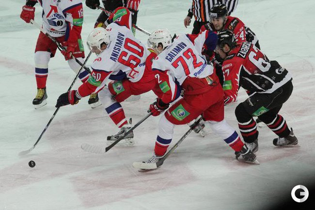 "АВАНГАРД" ПЕРЕИГРАЛ ЯРОСЛАВСКИЙ "ЛОКОМОТИВ"