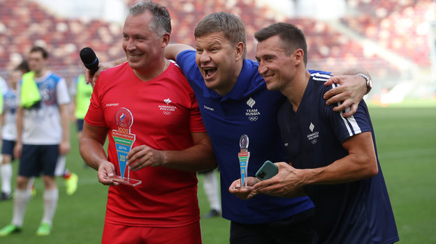 Глава ОКР Станислав Поздняков, комментатор Дмитрий Губерниев и олимпийский чемпион Александр Легков. Фото ОКР Глава ОКР Станислав Поздняков, комментатор Дмитрий Губерниев и олимпийский чемпион Александр Легков. Фото ОКР