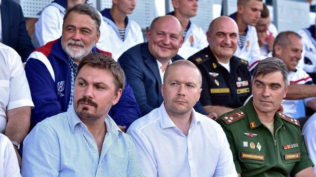 Игорь Артемьев (вверху слева) в окружении коллег по развитию регби в армии. Фото Пресс-служба Федерации регби России Игорь Артемьев (вверху слева) в окружении коллег по развитию регби в армии. Фото Пресс-служба Федерации регби России