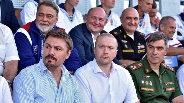 Алексей Митрюшин (в нижнем рядов в центре) и председатель высшего совета Федерации регби России Игорь Артемьев (в верхнем ряду слева). Фото Пресс-служба Федерации регби России Алексей Митрюшин (в нижнем рядов в центре) и председатель высшего совета Федерации регби России Игорь Артемьев (в верхнем ряду слева). Фото Пресс-служба Федерации регби России