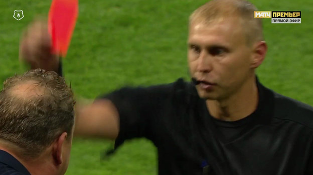 Сергей Иванов с красной карточкой. Сергей Иванов с красной карточкой.