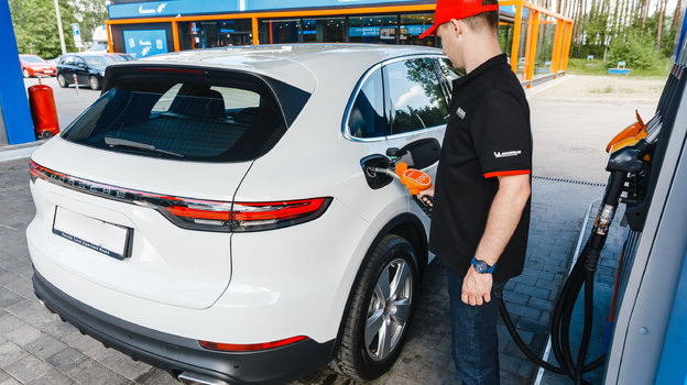 Участники на всем пути заправляются топливом G-Drive. Участники на всем пути заправляются топливом G-Drive.