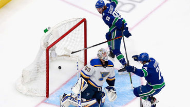 22 августа. Эдмонтон. «Ванкувер» — «Сент-Луис» — 6:2. Обладатель Кубка Стэнли вылетел в первом раунде нового розыгрыша.