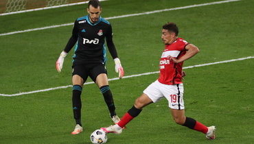 23 августа. Москва. «Спартак» — «Локомотив» — 2:1. Гильерме и форвард красно-белых Эсекиэль Понсе.