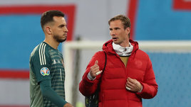 Кого Черчесов поставит в ворота сборной? У Гильерме ошибки, но опыт. У Шунина — стабильность