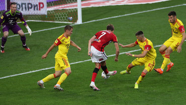 29 августа. Москва. «Спартак» — «Арсенал» — 2:1. 41-я минута. Александр Соболев (№7) сравнивает счет.