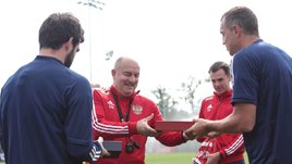 «Команда возрастная — год не играли, решили вызвать тех, кого знаем». Черчесов перед матчем Россия — Сербия