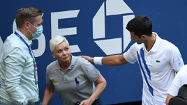 Джокович извинился за травму лайнсмена. Но к решению британского судьи есть вопросы