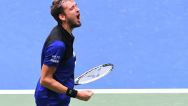 Выбил друга. Медведев победил Рублева в историческом матче