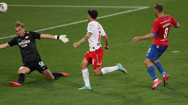 30 июня. Москва. ЦСКА — «Спартак» — 2:0. Никола Влашич забивает второй гол в ворота Александра Максименко. Фото Александр Федоров, «СЭ» / Canon EOS-1D X Mark II 30 июня. Москва. ЦСКА — «Спартак» — 2:0. Никола Влашич забивает второй гол в ворота Александра Максименко. Фото Александр Федоров, «СЭ» / Canon EOS-1D X Mark II