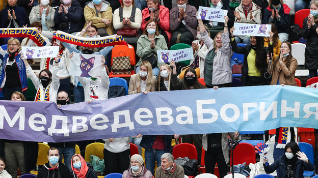 Фанатский сектор Евгении Медведевой. Фото «СЭ» / Canon EOS-1D X Mark II Фанатский сектор Евгении Медведевой. Фото «СЭ» / Canon EOS-1D X Mark II