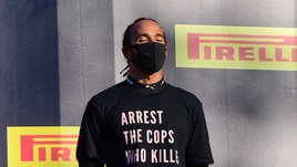 Фанаты Хэмилтона атаковали ФИА. Они отстаивают пропаганду Льюиса