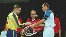 Его грозились убить, он отказался от ЧМ-1998 и судил тот самый матч Россия — Украина. Кто такой Эллерей, который наладит ВАР в РПЛ