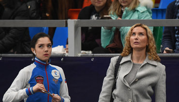 Евгения Медведева (слева) и Этери Тутберидзе.