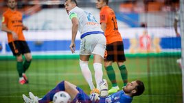 «Верю помощнику Карасева, который зафиксировал офсайд у Дзюбы». Судья ФИФА Николаев — о спорных моментах тура