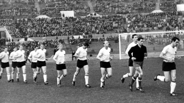 Легендарное «Торпедо»: Валерий Воронин, Анзор Кавазашвили, Леонид Пахомов, Эдуард Стрельцов, Виктор Шустиков и другие (справа налево). Фото Федор Алексеев Легендарное «Торпедо»: Валерий Воронин, Анзор Кавазашвили, Леонид Пахомов, Эдуард Стрельцов, Виктор Шустиков и другие (справа налево). Фото Федор Алексеев