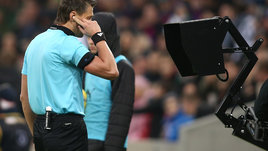 Кто нарисовал линию Дзюбы? Что делают ВАР в офсайдных ситуациях