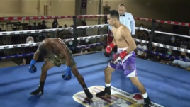 Нокаут года в боксе? Перед падением колумбиец завис в воздухе