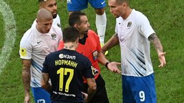 «Нобоа с двух ног прыгнул на Норманна. Для меня загадка, почему удалили норвежца». Арбитр ФИФА Николаев — о судействе в 10-м туре