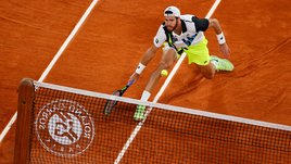 Хорошая попытка. Джокович снова зарядил в судью, но выиграл у Хачанова