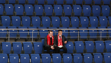 Болельщики на матче КХЛ.