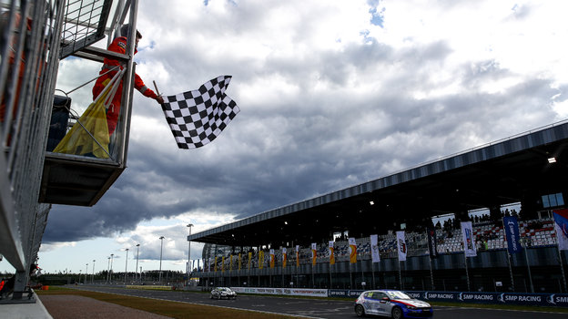 Финишная прямая автогоночного комплекса «Игора Драйв». Фото «СЭ» / Canon EOS-1D X Mark II Финишная прямая автогоночного комплекса «Игора Драйв». Фото «СЭ» / Canon EOS-1D X Mark II