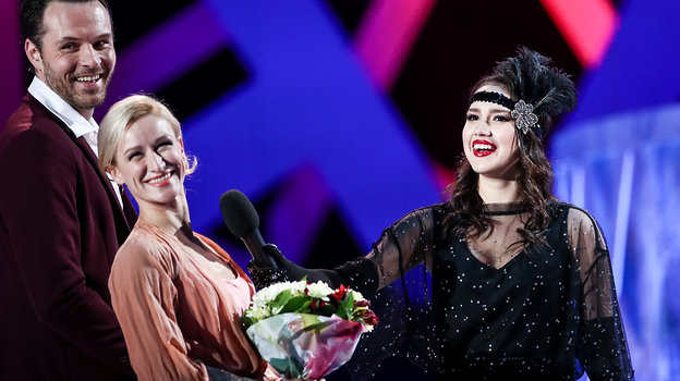 Ведущая шоу «Ледниковый период» Алина Загитова с парой Евгений Пронин/ Татьяна Волосожар. Фото Дарья Исаева, «СЭ» / Canon EOS-1D X Mark II Ведущая шоу «Ледниковый период» Алина Загитова с парой Евгений Пронин/ Татьяна Волосожар. Фото Дарья Исаева, «СЭ» / Canon EOS-1D X Mark II