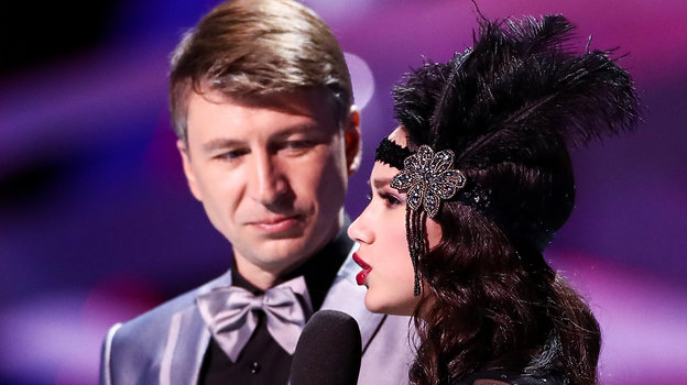 Ведущие шоу «Ледниковый период» Алексей Ягудин и Алина Загитова. Фото Дарья Исаева, «СЭ» / Canon EOS-1D X Mark II Ведущие шоу «Ледниковый период» Алексей Ягудин и Алина Загитова. Фото Дарья Исаева, «СЭ» / Canon EOS-1D X Mark II