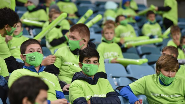 Болельщики на трибунах стадиона в Сочи. Болельщики на трибунах стадиона в Сочи.