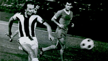 3 октября 1979 года. Тбилиси. Динамо (Тб) — «Ливерпуль» — 3:0. В атаке Гоча Мачаидзе.