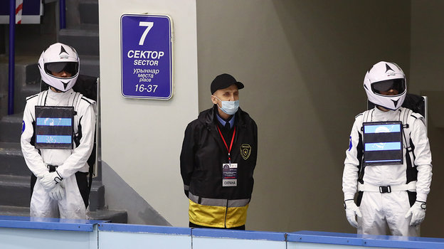 Инопланетные болельщики. Фото Дарья Исаева, «СЭ» / Canon EOS-1D X Mark II Инопланетные болельщики. Фото Дарья Исаева, «СЭ» / Canon EOS-1D X Mark II