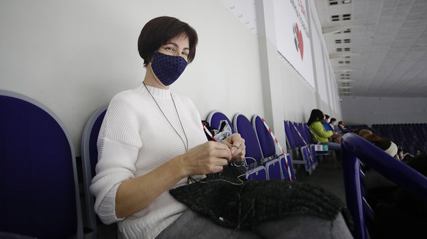 Вязание и фигурка. Фото Дарья Исаева, «СЭ» / Canon EOS-1D X Mark II Вязание и фигурка. Фото Дарья Исаева, «СЭ» / Canon EOS-1D X Mark II