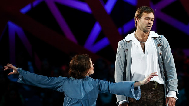 Дмитрий Сычев с Марией Петровой. Фото Дарья Исаева, «СЭ» / Canon EOS-1D X Mark II Дмитрий Сычев с Марией Петровой. Фото Дарья Исаева, «СЭ» / Canon EOS-1D X Mark II