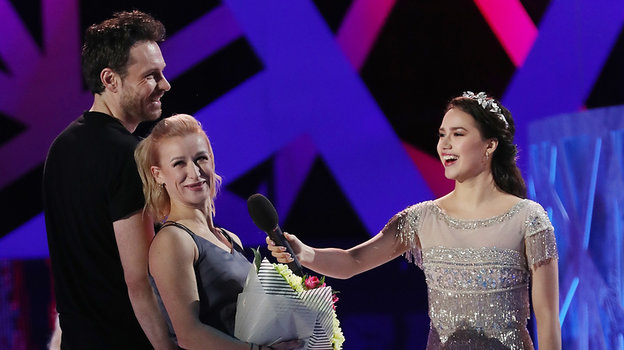 Евгений Пронин, Татьяна Волосожар и Алина Загитова. Фото Александр Федоров, «СЭ» / Canon EOS-1D X Mark II Евгений Пронин, Татьяна Волосожар и Алина Загитова. Фото Александр Федоров, «СЭ» / Canon EOS-1D X Mark II