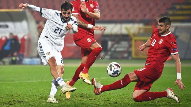 19 ноября. Белград. Сербия — Россия — 5:0. Александр Ерохин наносит удар по воротам. Фото AFP 19 ноября. Белград. Сербия — Россия — 5:0. Александр Ерохин наносит удар по воротам. Фото AFP