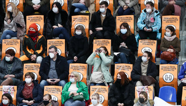 Болельщики на трибунах.