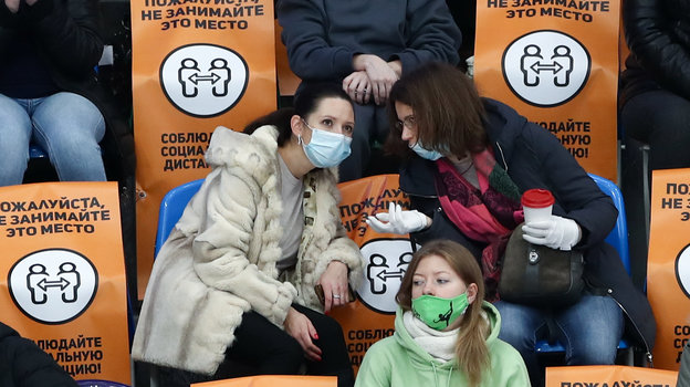 Болельщики на трибунах. Фото Дарья Исаева, «СЭ» / Canon EOS-1D X Mark II Болельщики на трибунах. Фото Дарья Исаева, «СЭ» / Canon EOS-1D X Mark II