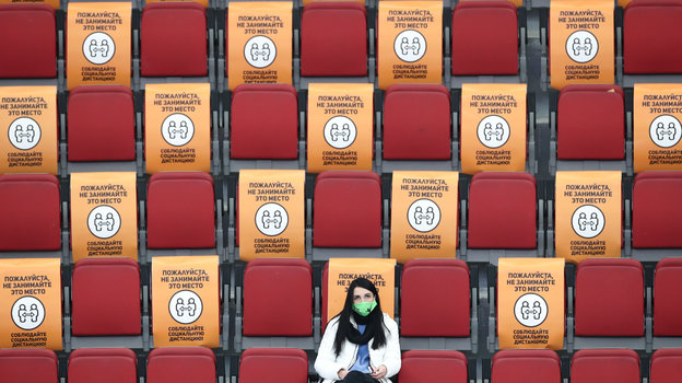 Болельщица на трибунах. Фото Дарья Исаева, «СЭ» / Canon EOS-1D X Mark II Болельщица на трибунах. Фото Дарья Исаева, «СЭ» / Canon EOS-1D X Mark II