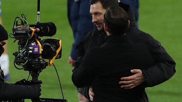 21 ноября. Москва. «Спартак» — «Динамо» — 1:1. Сандро Шварц и Доменико Тедеско (спиной). Фото Александр Федоров, «СЭ» / Canon EOS-1D X Mark II 21 ноября. Москва. «Спартак» — «Динамо» — 1:1. Сандро Шварц и Доменико Тедеско (спиной). Фото Александр Федоров, «СЭ» / Canon EOS-1D X Mark II