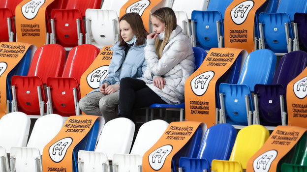 Болельщицы на трибунах. Фото Дарья Исаева, «СЭ» / Canon EOS-1D X Mark II Болельщицы на трибунах. Фото Дарья Исаева, «СЭ» / Canon EOS-1D X Mark II