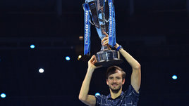 Киберфутбол и поражение от 111-й ракетки. Как Медведев шел к своему триумфу