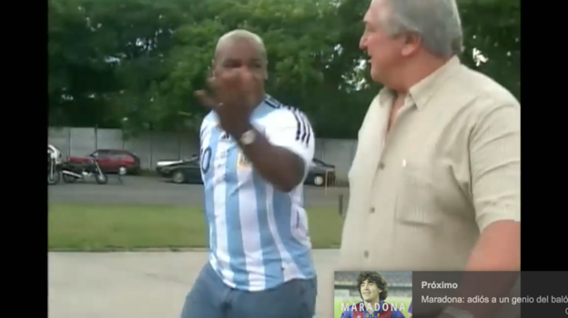 Майк Тайсон в футболке Диего Марадоны. Фото mundodeportivo.com Майк Тайсон в футболке Диего Марадоны. Фото mundodeportivo.com