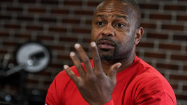 «Куда бы я там ни поехал, я везде король». Что Рой Джонс сделал в России за пять лет