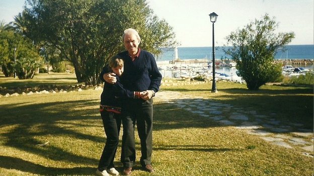 Владимир Маслаченко с внучкой Юлией. Владимир Маслаченко с внучкой Юлией.