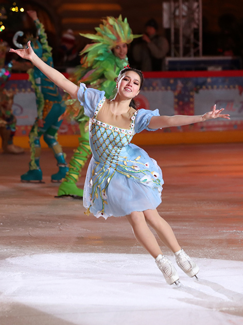 28 ноября. Москва. Красная площадь. Алина Загитова. Фото Федор Успенский, «СЭ» / Canon EOS-1D X Mark II 28 ноября. Москва. Красная площадь. Алина Загитова. Фото Федор Успенский, «СЭ» / Canon EOS-1D X Mark II