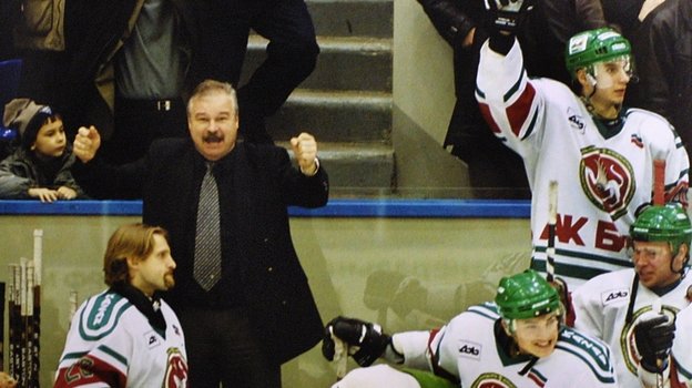 2002 год. Владимир Плюще и его «Ак Барс». Фото Александр Сафонов 2002 год. Владимир Плюще и его «Ак Барс». Фото Александр Сафонов