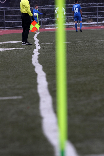 1 декабря. Москва. Боковая линия на стадионе «Янтарь» во время матча «Чертаново» — «Спартак» в молодежном первенстве страны. Фото Федор Успенский, «СЭ» / Canon EOS-1D X Mark II 1 декабря. Москва. Боковая линия на стадионе «Янтарь» во время матча «Чертаново» — «Спартак» в молодежном первенстве страны. Фото Федор Успенский, «СЭ» / Canon EOS-1D X Mark II