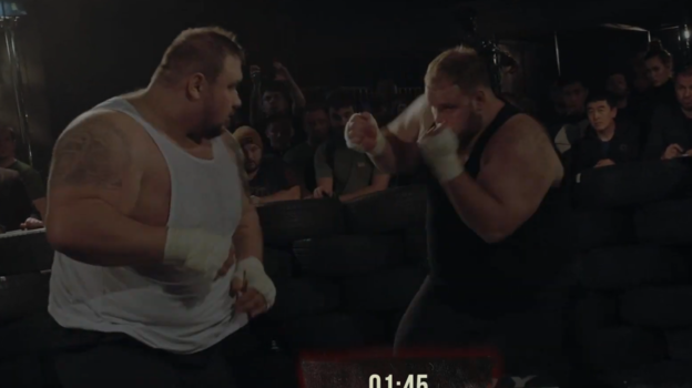 Бой Дениса Вильданова (слева) и Василия Камоцкого. Фото Youtube.com Бой Дениса Вильданова (слева) и Василия Камоцкого. Фото Youtube.com