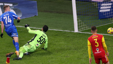 6 декабря. Москва. «Динамо» — «Арсенал» — 1:0. 45-я минута. Даниил Фомин забил победный гол.