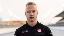 Мазепин начал карьеру в «Формуле-1» с извинений за харассмент. В «Хаас» не поняли «глупой шутки»